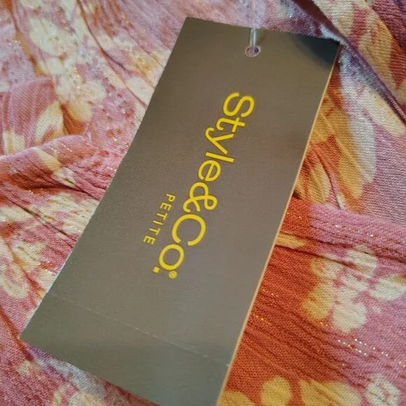 Easter Pretty top. XL is 21 to 23 Inches Armpit To Armpit. - Picture 4 of 4